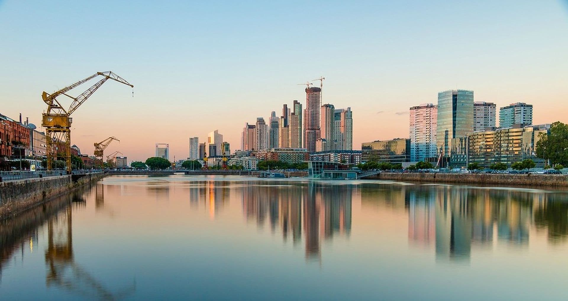 Puerto Madero bei dämmerung. Quelle: Maximiliano Buono/flickr