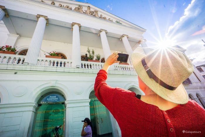 Quito: Quito with Susi - nemo i galapagos cruise - gal0087